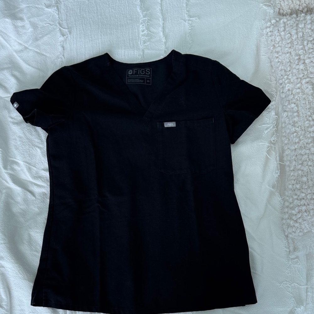 FIG SCRUB TOP